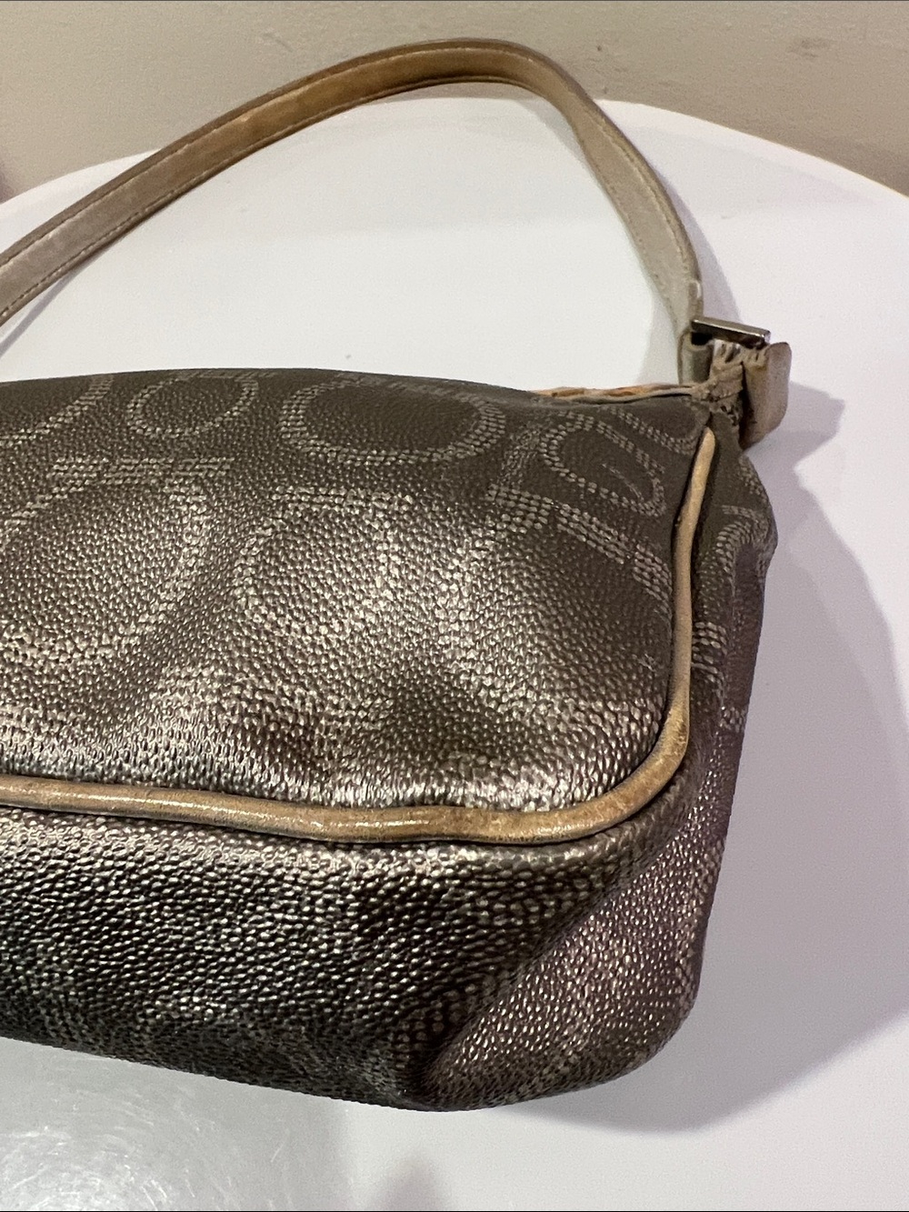 Salvatore Ferragamo Metallic Silver Gancini Shoulder Bag - Picture 13 of 16